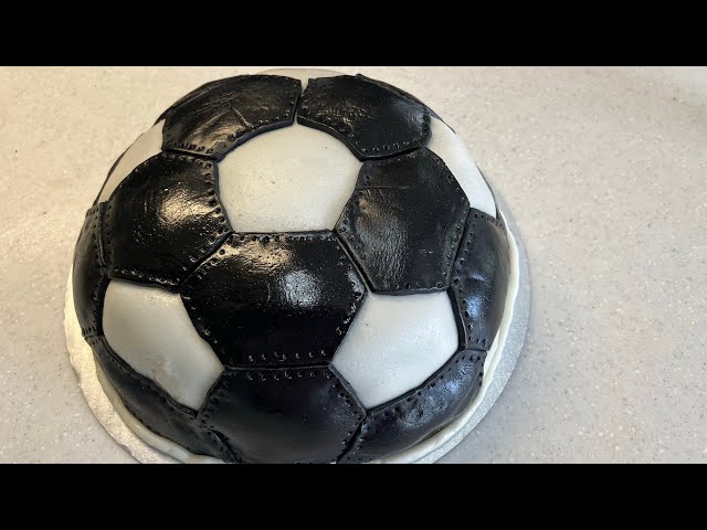 Soccer Cake: An Innovative Way to Make It at Home ( كيكة كرة القدم في البيت ) Pastel de Fútbol