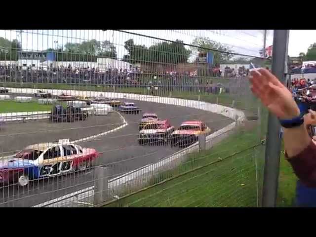 Saloon Stock cars  British Cowdenbeath racewall 2014