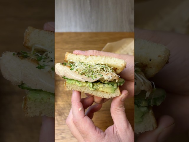 Avocado chicken sandwich on sourdough! 🍞🥑