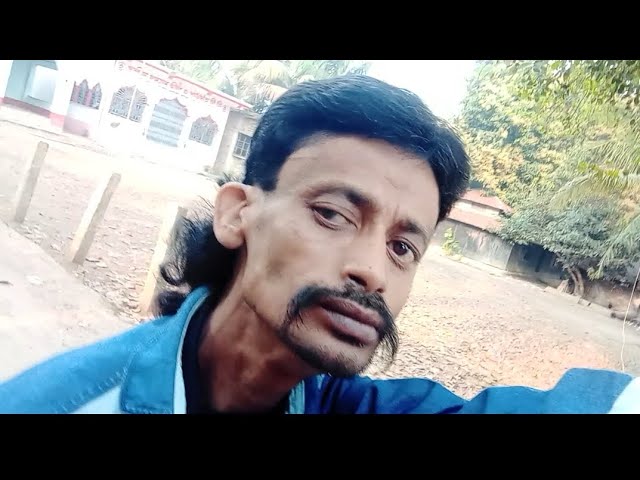 সাইকেলে বসে ভিডিও বানাইছে কেমন হয়েছে বলবে রাস্তাঘাটে বসে পড়ে