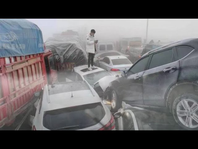 China in deep freeze! Highway paralyzed as snowstorm causes icy road and travel chaos