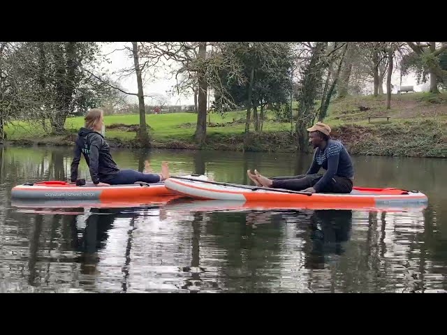 SHARK SUP YOGA Seated forward bend : backward bend