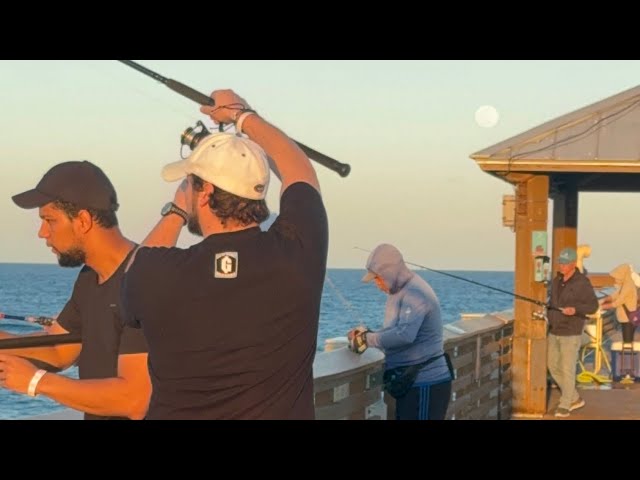 Juno pier Moonrise