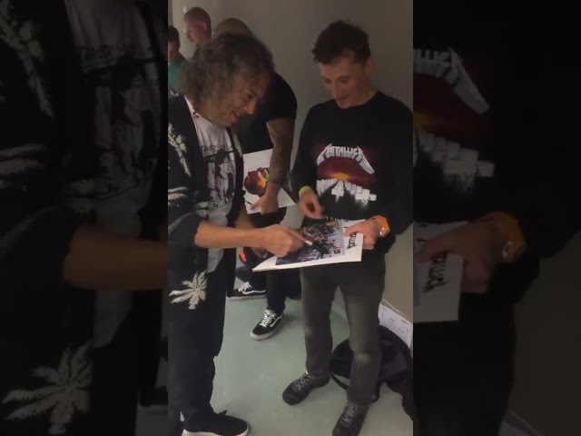 Kirk Hammett with a fan (from Worldwired Tour)