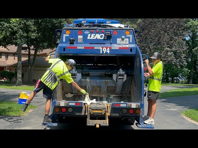 Leach Rear Loader Garbage Truck Packing Trash Riding w/ ⁠​⁠@eastcoastrefuse ​⁠​⁠@Curottocanman