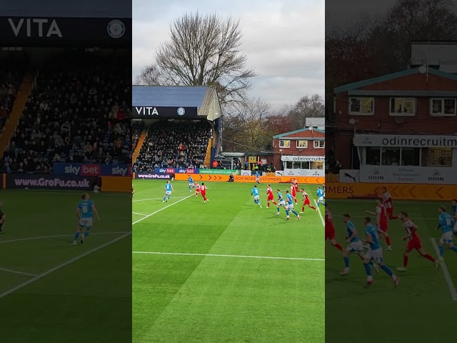 Stockport corner cleared by a Stockport head