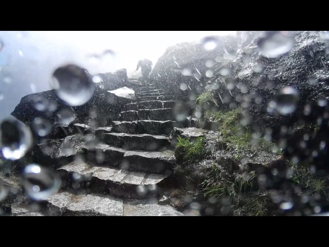 Climbing Vernal Falls in Yosemite (360 video)