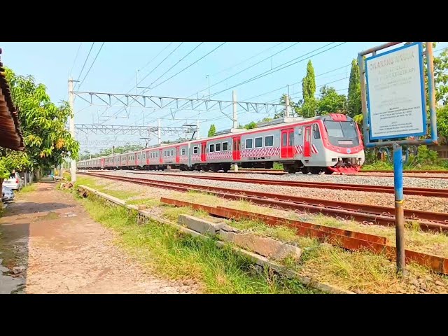 Moment Keberangkatan KRL KfW i9000 di Stasiun Gawok