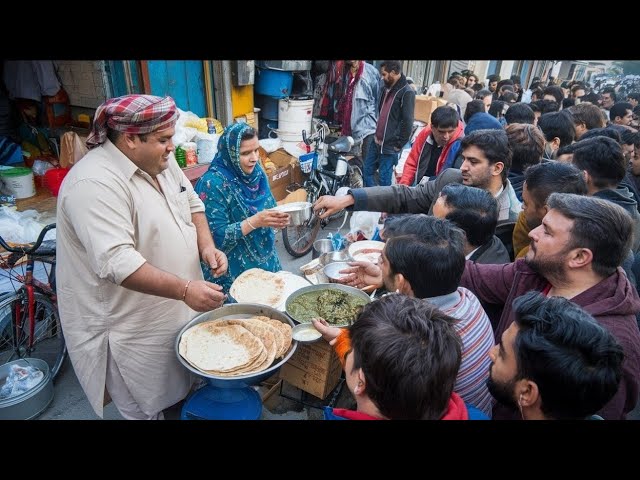 Street food Pakistan | Saag Puratha | Chawal ki Roti | Ujhri Chiken Chana selling in Catel Market