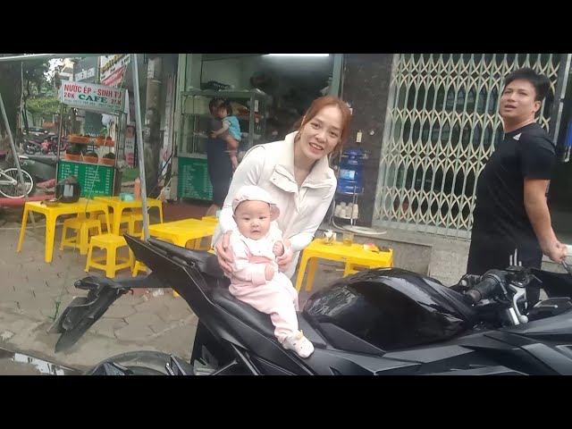 Lao Cai, Vietnam! "The Amazing People Of This City"! 🌄"A Random Baby Sits On My Motorcycle!"