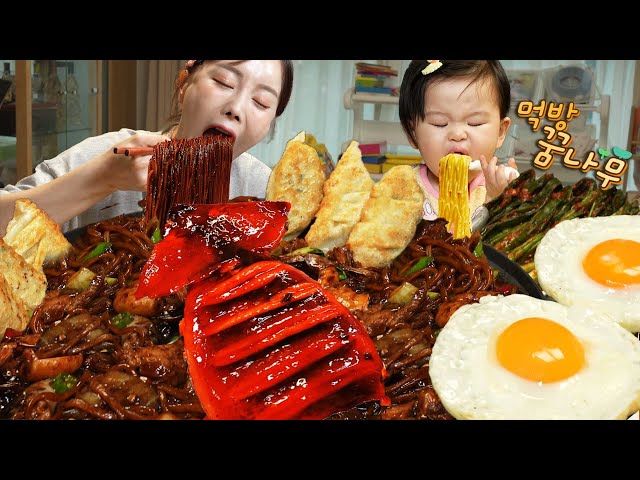 직접 만든 불 오징어 쟁반짜장 🦑 군만두 야무지게 먹방! Fire Squid Jjajangmyeon ! Spicy Jjajang Recipe Mukbang ASMR Ssoyoung