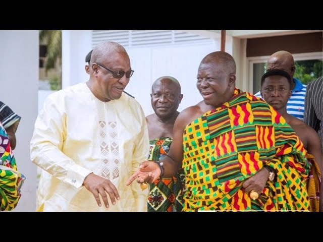 WATCH LIVE! A moment of respect and unity! Mahama's courtesy call on the Asantehene.  #Mahama4change