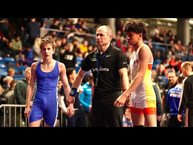 U15 M. Alvarado (MEX) vs D. Pusztai (HUN) 52kg. Youth boys freestyle wrestling.