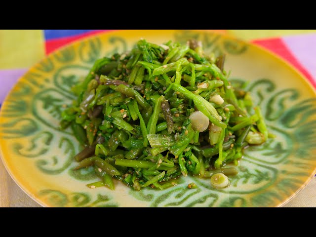 Minari side dish (Fresh Korean greens: 미나리무침)