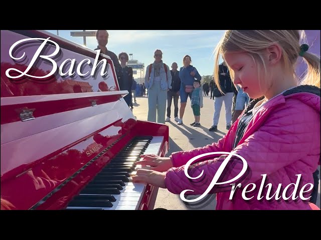 6-Year-Old Girl Performs Bach Prelude on Piano and Gets Applause #piano