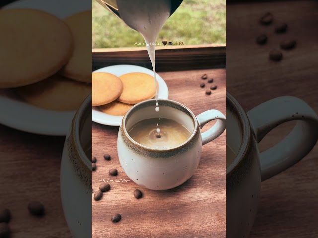 The Perfect Espresso & Milk Pour ☕ | Satisfying Coffee Aesthetic