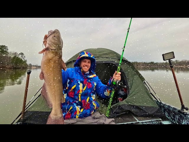 2 Days Camping Catfishing Cooking on my Boat in the Snow!