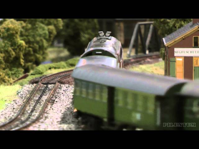 Modular Model Train Layout by Marklin