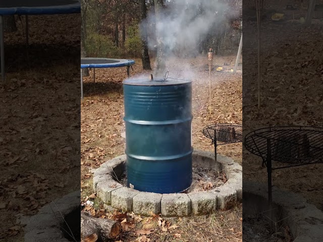 Hot and smoky barrel - Removing paint by burning it over fire pit #coommonerlife #diy #pollution