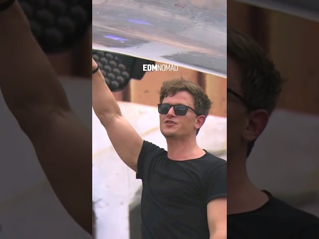 Fedde Le Grand playing 'Rhythm Of The Night' at Tomorrowland