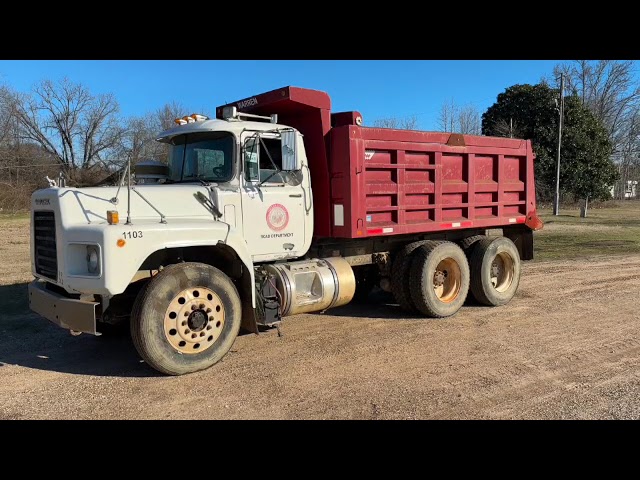 Lot 1625 - 1625 - 2005 Mack RB6885 Dump Truck.  Auction ends 03/01/25