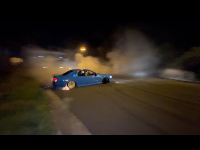 Lunatic in BF XR6 does a CRAZY BURNOUT