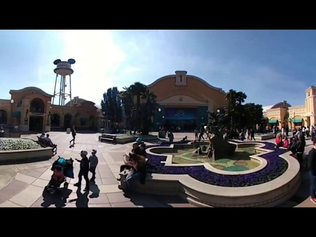 VR 360: Entering Walt Disney Studios Park Paris